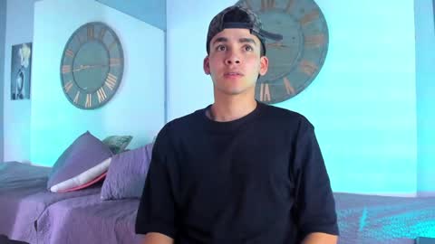 Snapshot of mike_0233 chatting on 12-17-24, 06:45 Mike 0233 online show from 12-17-24, 06:45