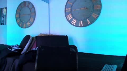 Snapshot of mike_0233 chatting on 12-18-24, 04:09 Mike 0233 online show from 12-18-24, 04:09