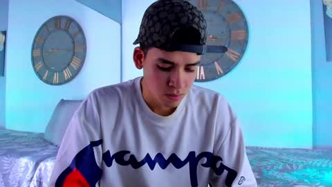 Snapshot of mike_0233 chatting on 12-20-24, 03:58 Mike 0233 online show from 12-20-24, 03:58