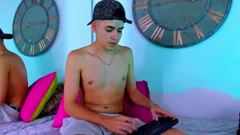 Snapshot of mike_0233 chatting on 12-21-24, 07:45 Mike 0233 online show from 12-21-24, 07:45