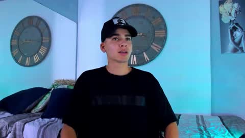 Snapshot of mike_0233 chatting on 12-22-24, 03:44 Mike 0233 online show from 12-22-24, 03:44