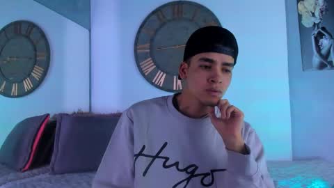 Snapshot of mike_0233 chatting on 12-29-24, 03:11 Mike 0233 online show from 12-29-24, 03:11