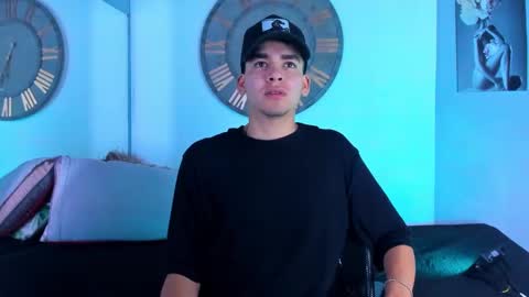 Snapshot of mike_0233 chatting on 01-05-25, 04:47 Mike 0233 online show from 01-05-25, 04:47