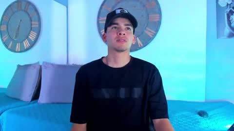 Snapshot of mike_0233 chatting on 01-08-25, 04:02 Mike 0233 online show from 01-08-25, 04:02