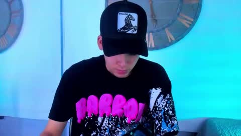 Snapshot of mike_0233 chatting on 01-12-25, 04:52 Mike 0233 online show from 01-12-25, 04:52