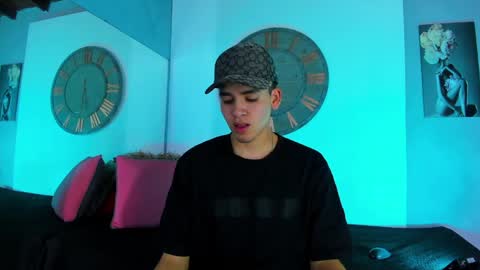 Snapshot of mike_0233 chatting on 01-24-25, 03:32 Mike 0233 online show from 01-24-25, 03:32