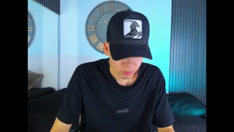 Snapshot of mike_0233 chatting on 01-29-25, 04:05 Mike 0233 online show from 01-29-25, 04:05