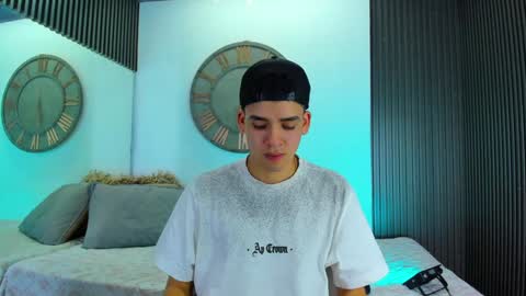 Snapshot of mike_0233 chatting on 02-05-25, 04:06 Mike 0233 online show from 02-05-25, 04:06