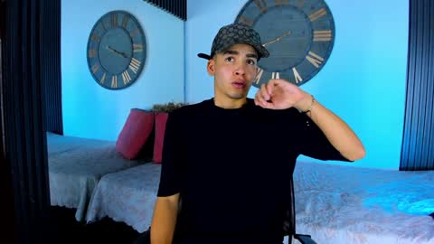 Snapshot of mike_0233 chatting on 02-09-25, 04:25 Mike 0233 online show from 02-09-25, 04:25