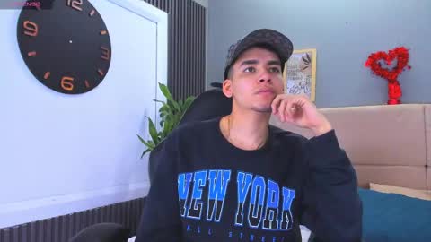 Snapshot of mike_0233 chatting on 02-12-25, 04:44 Mike 0233 online show from 02-12-25, 04:44