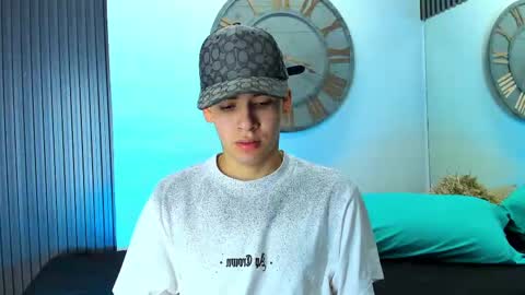 Snapshot of mike_0233 chatting on 02-15-25, 04:36 Mike 0233 online show from 02-15-25, 04:36