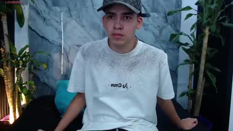 Snapshot of mike_0233 chatting on 02-15-25, 11:28 Mike 0233 online show from 02-15-25, 11:28