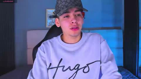 Snapshot of mike_0233 chatting on 02-18-25, 05:09 Mike 0233 online show from 02-18-25, 05:09