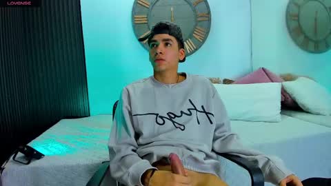 Snapshot of mike_0233 chatting on 02-21-25, 05:24 Mike 0233 online show from 02-21-25, 05:24