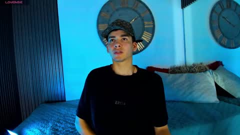 Snapshot of mike_0233 chatting on 02-22-25, 05:44 Mike 0233 online show from 02-22-25, 05:44