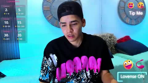 Snapshot of mike_0233 chatting on 03-01-25, 04:04 Mike 0233 online show from 03-01-25, 04:04