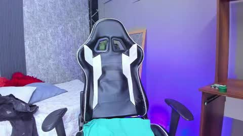 Snapshot of mike_0233 chatting on 03-06-25, 07:03 Mike 0233 online show from 03-06-25, 07:03