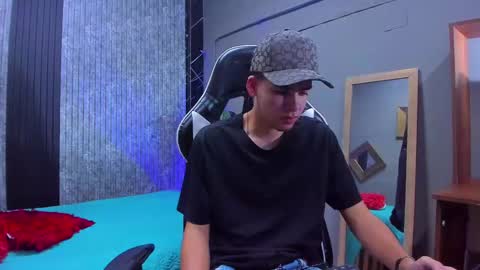 Snapshot of mike_0233 chatting on 03-08-25, 04:12 Mike 0233 online show from 03-08-25, 04:12