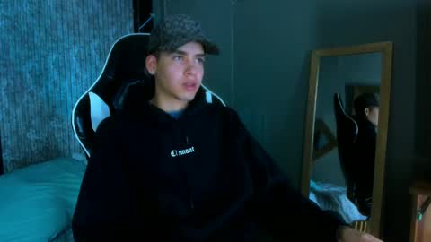 Snapshot of mike_0233 chatting on 03-12-25, 04:08 Mike 0233 online show from 03-12-25, 04:08