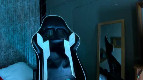 Snapshot of mike_0233 chatting on 03-12-25, 07:13 Mike 0233 online show from 03-12-25, 07:13