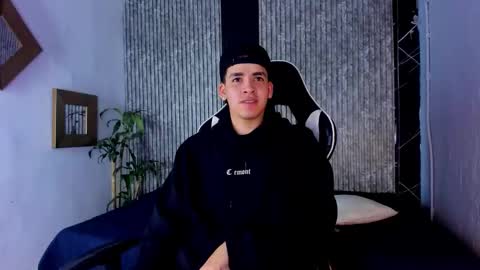 Snapshot of mike_0233 chatting on 09-09-25, 04:45 Mike 0233 online show from 09-09-25, 04:45