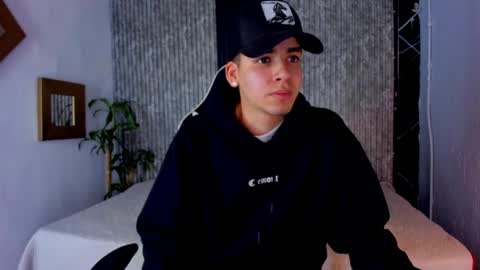 Snapshot of mike_0233 chatting on 09-11-25, 04:12 Mike 0233 online show from 09-11-25, 04:12