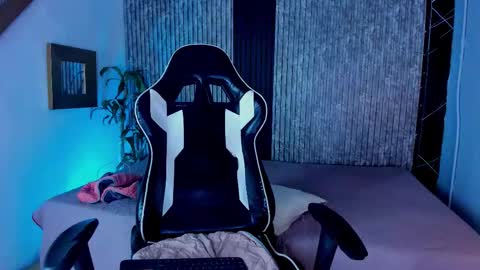 Snapshot of mike_0233 chatting on 09-13-25, 07:08 Mike 0233 online show from 09-13-25, 07:08