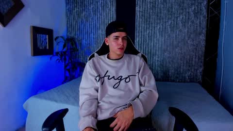 Snapshot of mike_0233 chatting on 09-14-25, 04:44 Mike 0233 online show from 09-14-25, 04:44