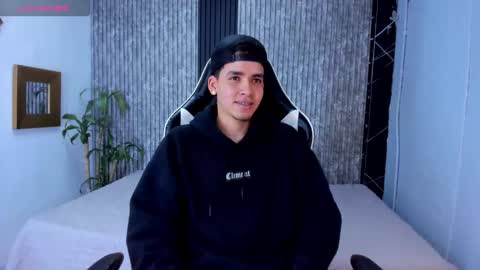 Snapshot of mike_0233 chatting on 09-27-25, 04:17 Mike 0233 online show from 09-27-25, 04:17