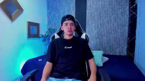 Snapshot of mike_0233 chatting on 10-28-25, 04:16 Mike 0233 online show from 10-28-25, 04:16