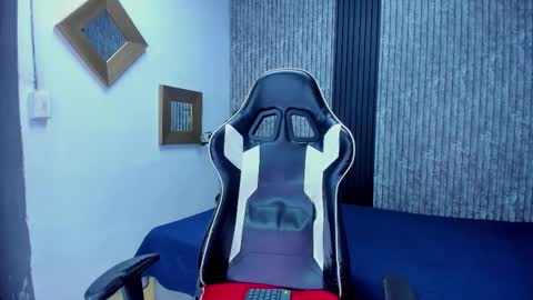 Snapshot of mike_0233 chatting on 10-29-25, 04:26 Mike 0233 online show from 10-29-25, 04:26