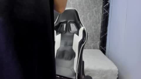 Snapshot of mike_0233 chatting on 11-07-25, 04:12 Mike 0233 online show from 11-07-25, 04:12