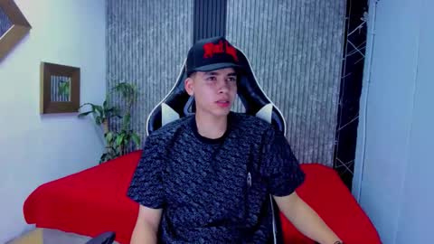 Snapshot of mike_0233 chatting on 11-18-25, 03:56 Mike 0233 online show from 11-18-25, 03:56