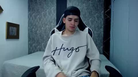 Snapshot of mike_0233 chatting on 11-22-25, 04:55 Mike 0233 online show from 11-22-25, 04:55