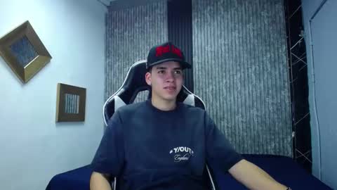 Snapshot of mike_0233 chatting on 11-23-25, 04:34 Mike 0233 online show from 11-23-25, 04:34