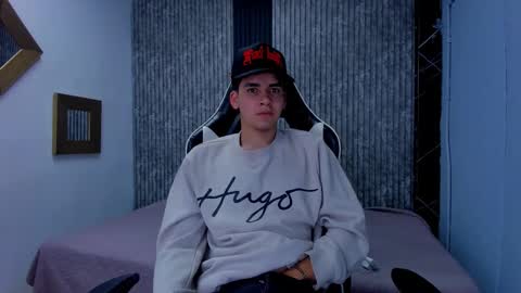 Snapshot of mike_0233 chatting on 11-26-25, 05:08 Mike 0233 online show from 11-26-25, 05:08