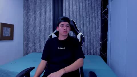 Snapshot of mike_0233 chatting on 11-27-25, 04:47 Mike 0233 online show from 11-27-25, 04:47