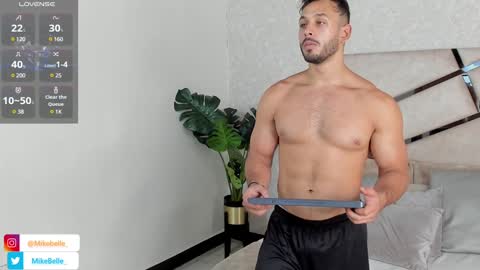 Snapshot of mike_belle chatting on 12-25-24, 09:43 Mike Belle online show from 12-25-24, 09:43