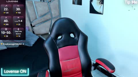 Snapshot of mike_belle chatting on 01-23-25, 01:19 Mike Belle online show from 01-23-25, 01:19