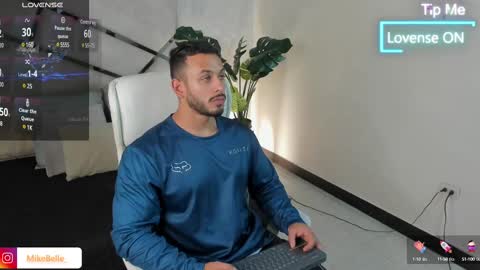 Snapshot of mike_belle chatting on 02-11-25, 07:59 Mike Belle online show from 02-11-25, 07:59