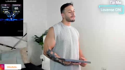 Snapshot of mike_belle chatting on 02-21-25, 08:05 Mike Belle online show from 02-21-25, 08:05