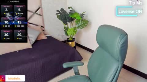 Snapshot of mike_belle chatting on 09-20-25, 08:10 Mike Belle online show from 09-20-25, 08:10