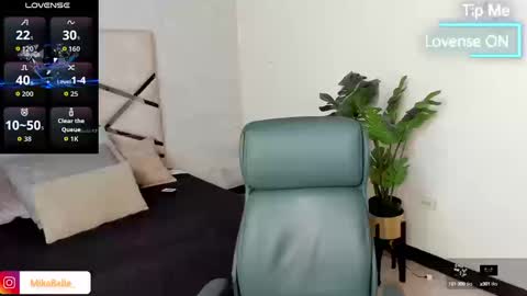 Snapshot of mike_belle chatting on 09-24-25, 08:01 Mike Belle online show from 09-24-25, 08:01