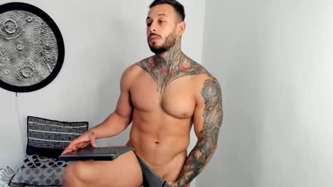 Snapshot of mike_belle chatting on 01-05-26, 05:27 Mike Belle online show from 01-05-26, 05:27