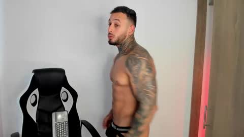 Snapshot of mike_belle chatting on 01-14-26, 05:18 Mike Belle online show from 01-14-26, 05:18