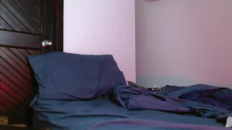 Snapshot of mike_d1030 chatting on 02-06-25, 04:31 mike_d1030 online show from 02-06-25, 04:31