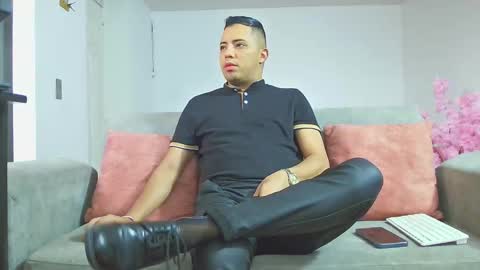 Snapshot of mike_fetish_ chatting on 02-18-26, 12:23 Im Mike online show from 02-18-26, 12:23