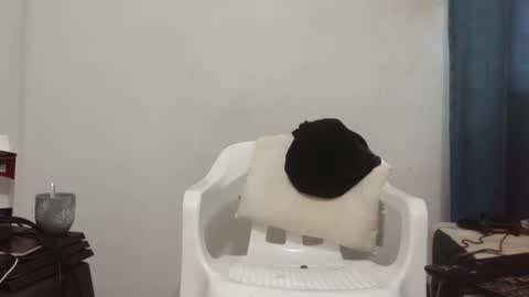 Snapshot of mike_leonrey22 chatting on 12-15-25, 06:23 mike_leonrey22 online show from 12-15-25, 06:23