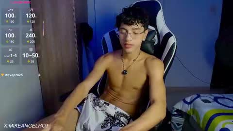 Snapshot of mike_pineapple chatting on 06-27-26, 03:55 Mike Pineapple online show from 06-27-26, 03:55