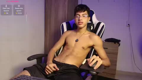 Snapshot of mike_pineapple chatting on 07-14-26, 03:44 Mike Pineapple online show from 07-14-26, 03:44